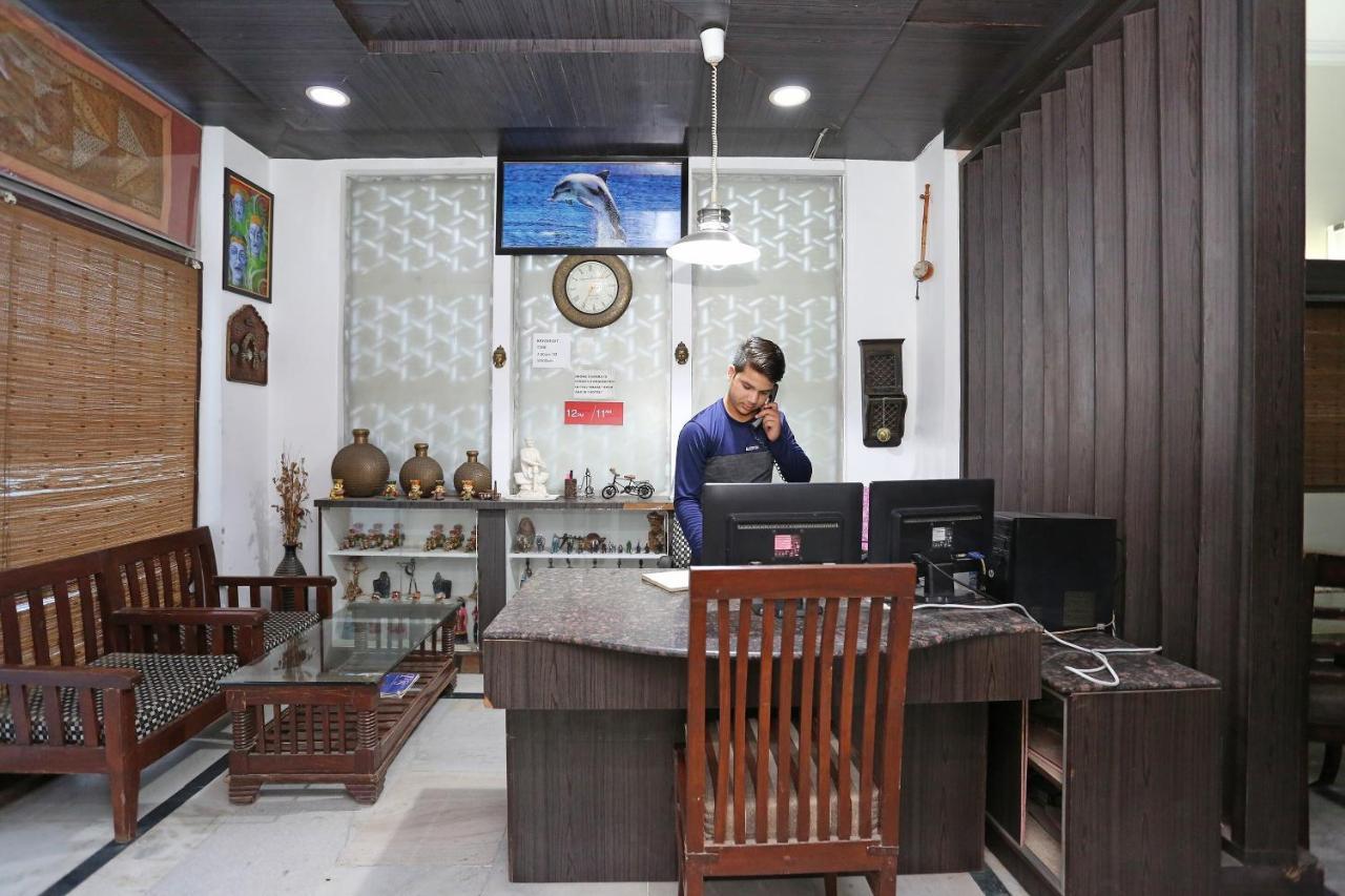 Oyo Flagship The Marc Blu Hotel Tājganj Екстериор снимка