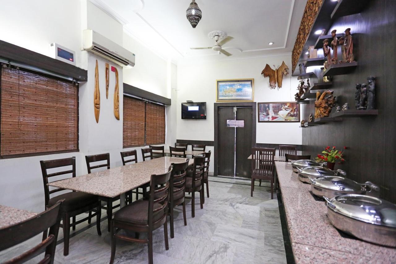 Oyo Flagship The Marc Blu Hotel Tājganj Екстериор снимка
