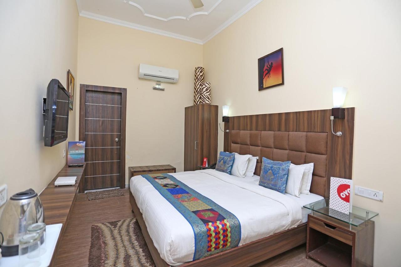 Oyo Flagship The Marc Blu Hotel Tājganj Екстериор снимка