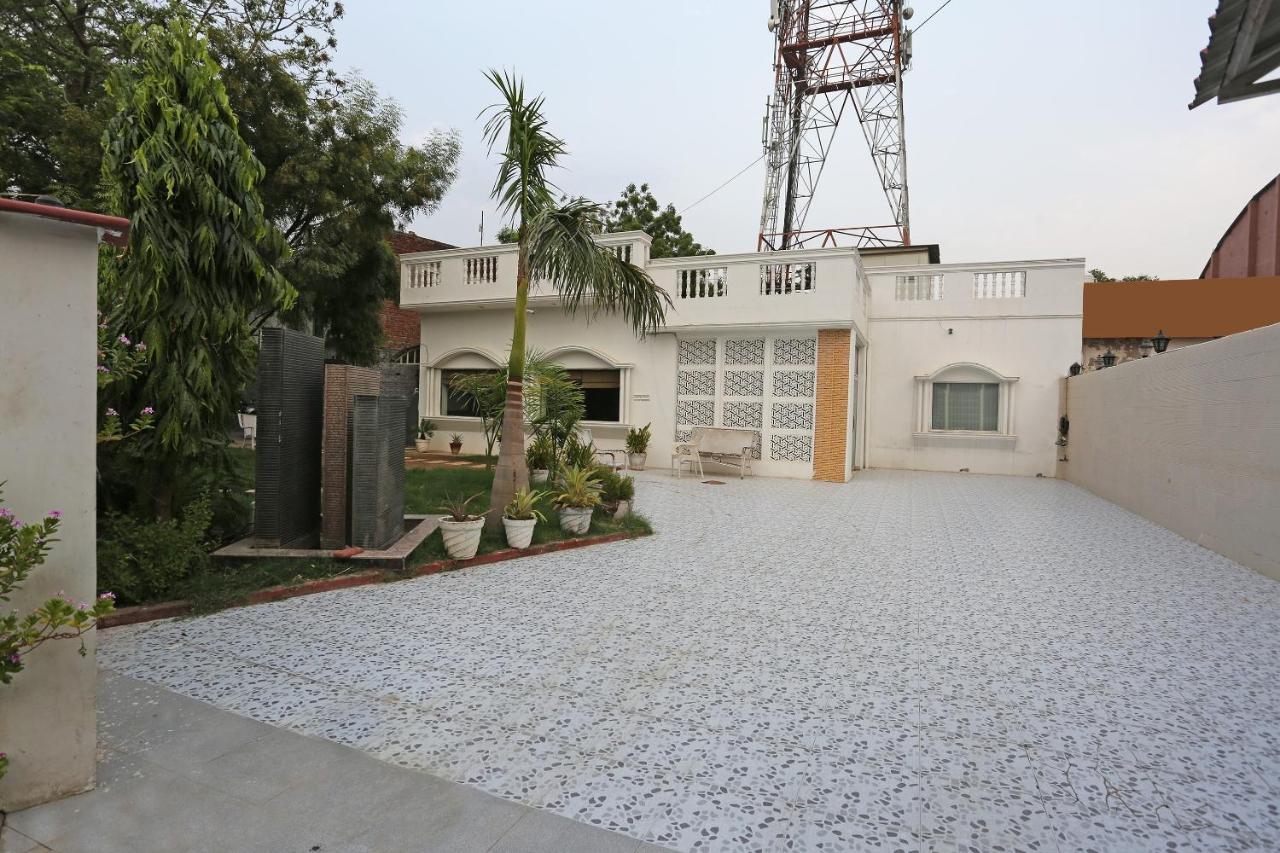 Oyo Flagship The Marc Blu Hotel Tājganj Екстериор снимка